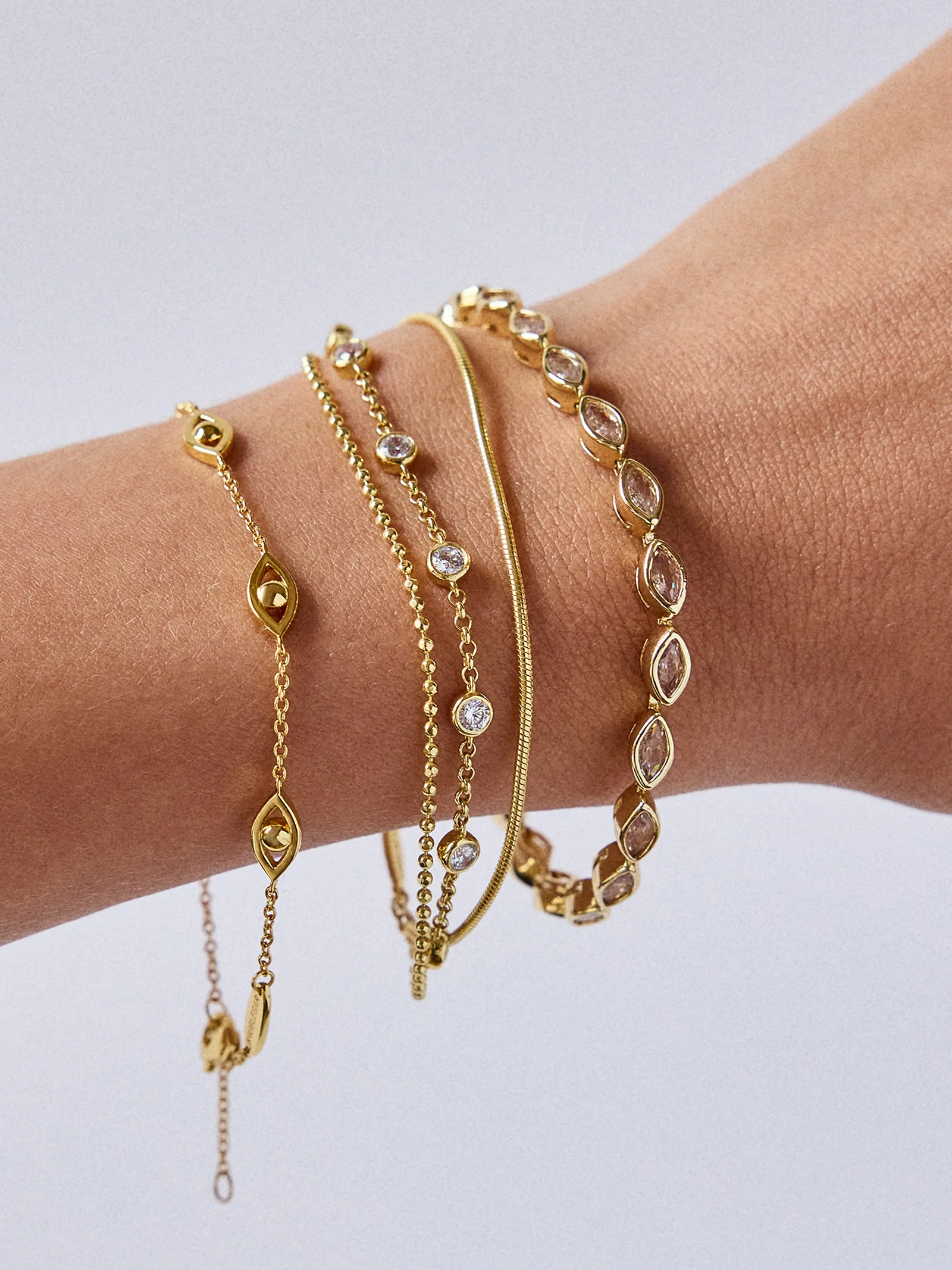 Amanda 18K Gold Tennis Bracelet - Pear Bezel - Image 2