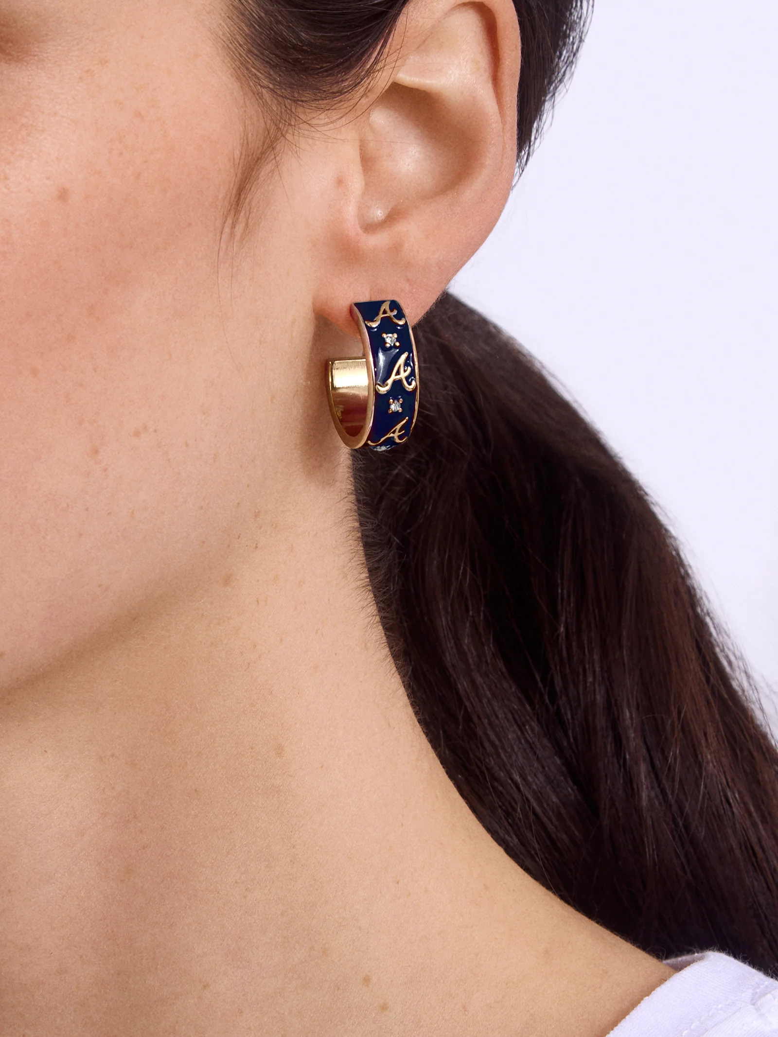 WEAR By Erin Andrews X BaubleBar Atlanta Braves Enamel Hoop Earrings - Atlanta Braves - Image 2
