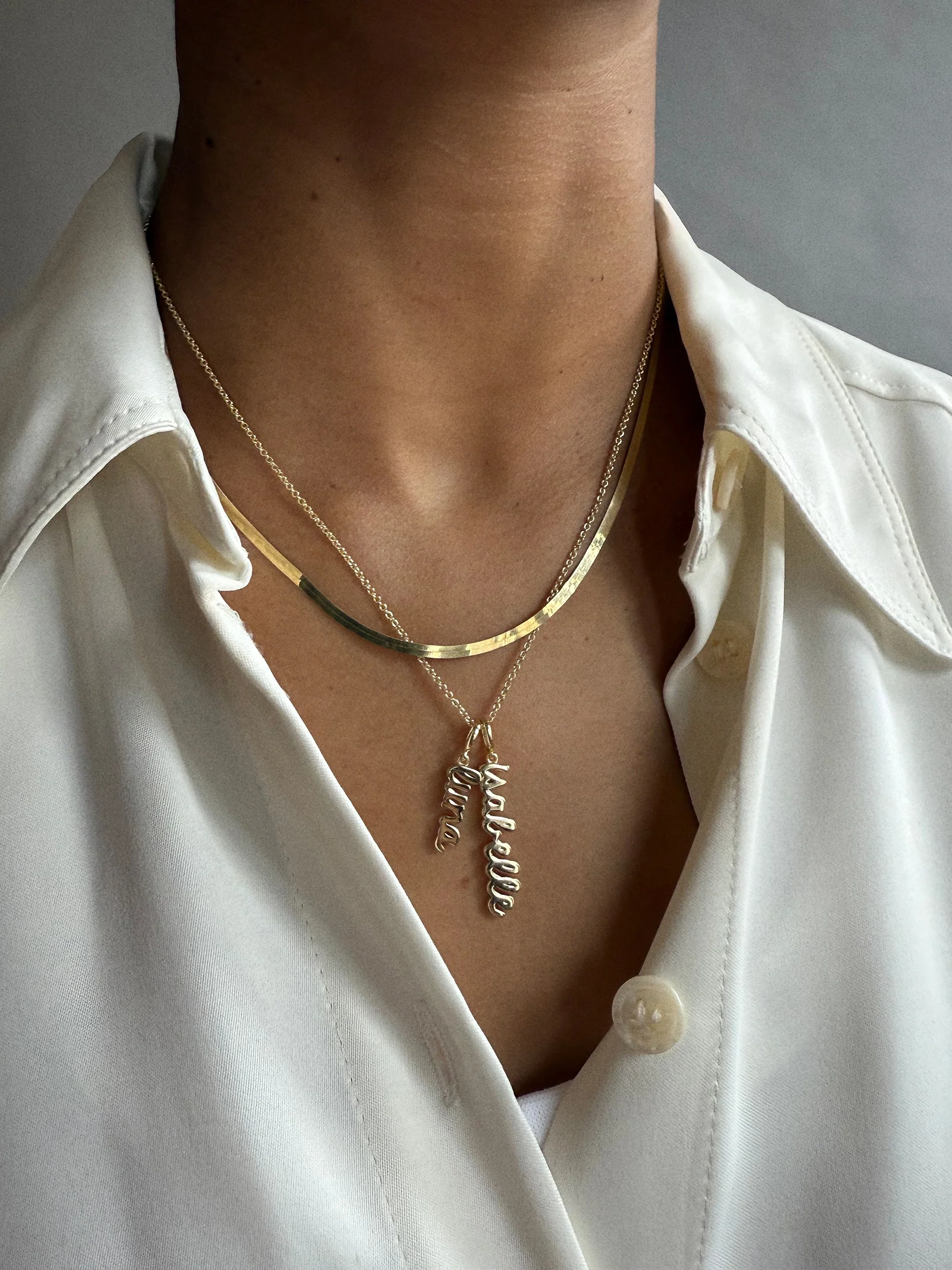Mini Gold Script Cluster Custom Nameplate Necklace - 1 Name - Image 4