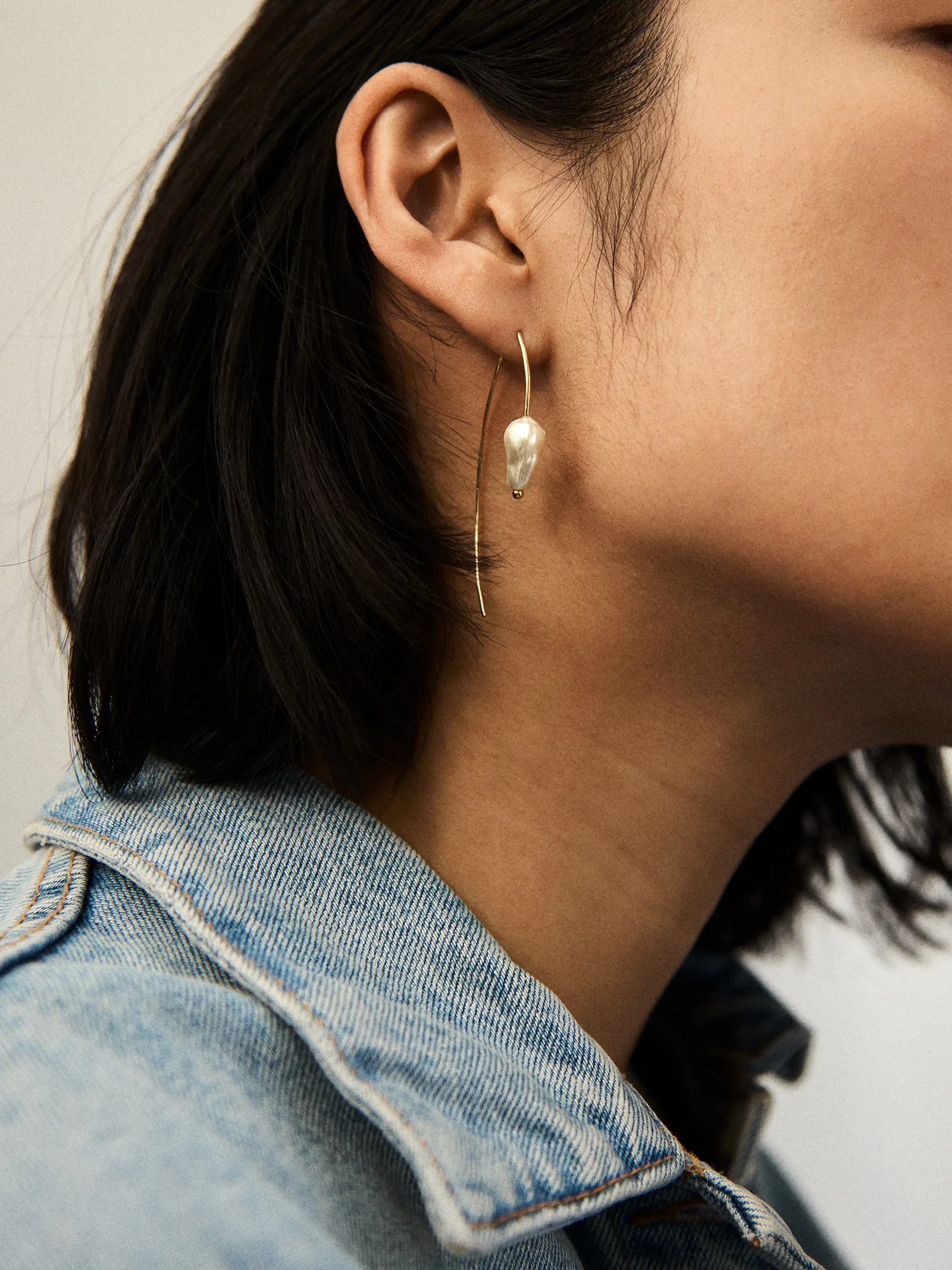 Teagan Threaded Pearl Earrings - Gold/Pearl - Image 2
