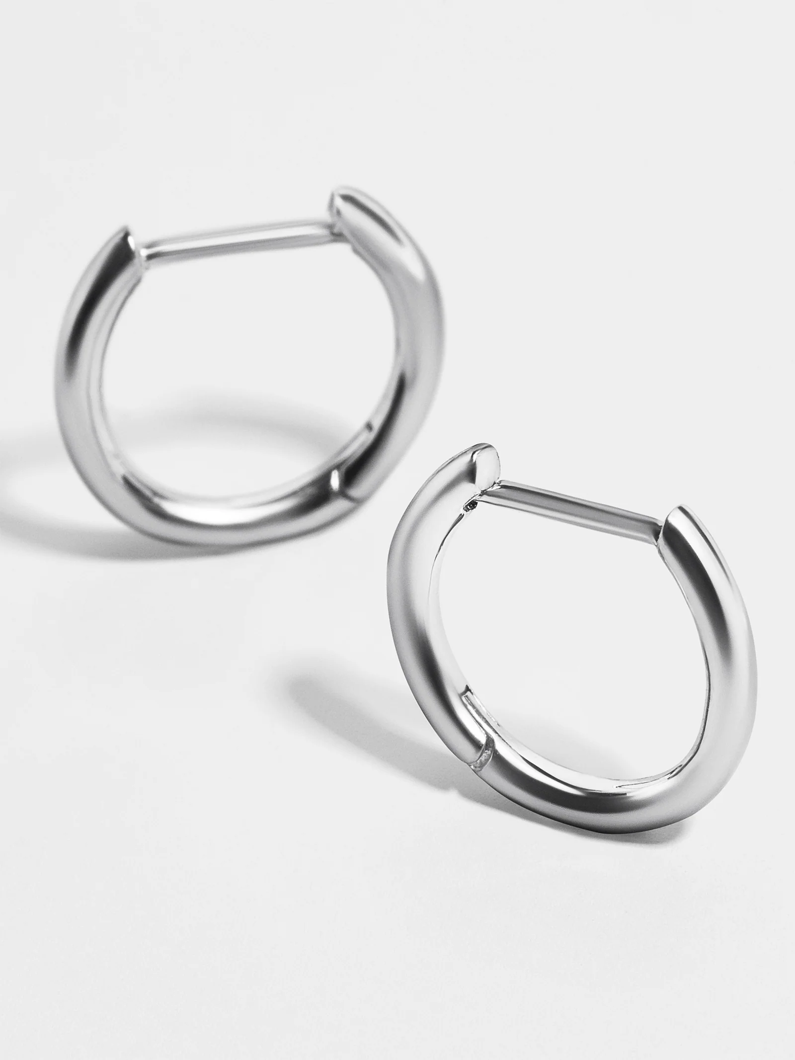 Verbena 18K Gold Earrings - 10MM - Image 4